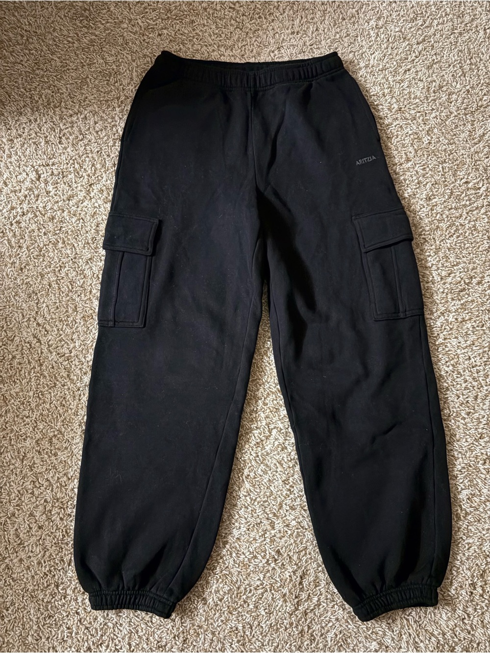Aritzia Women’s Black Cargo Mega Fit Sweatfleece Sweatpants